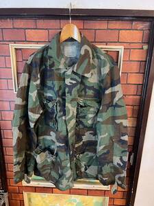 ミリタリージャケット　カモフラ柄 迷彩 米軍実物 U.S.ARMY サイズLくらい　ビックサイズ　アメリカ古着