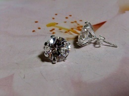 Сверкающие капли серебряный пирсинг алмаза джилконии