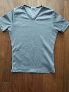 two half view V neck T-shirt 