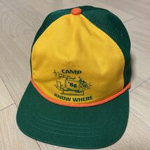 【極美品】LEVI'S リーバイス スナップバック メッシュキャップ `85 CAMP KNOW WHERE グリーン×イエロー×オレンジ LEVI'S CAP 限定品_画像1