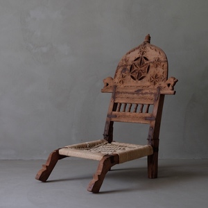 02368 インド 古いローチェア / 座椅子 彫刻 アンティーク ヴィンテージ レトロ プリミティブ