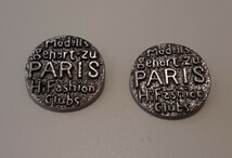 PARIS ボタン 2個 セット まとめ売り レトロ 雑貨 コレクション パリス 服飾 裁縫 洋裁 ハンドメイド用 パーツ_画像1