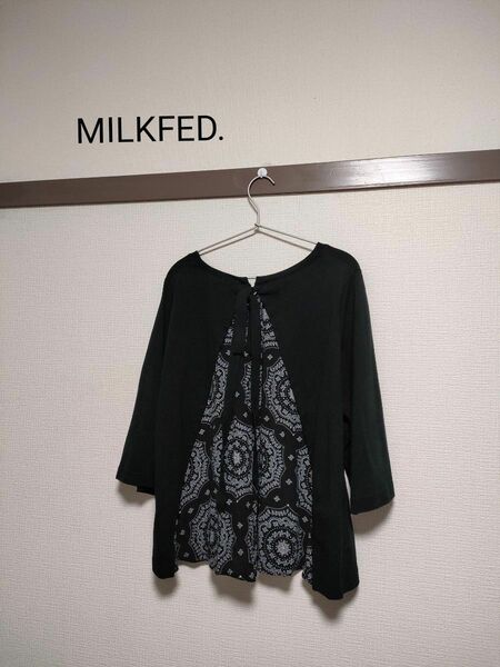 美品　MILKFED.　 カットソーブラウス　黒　切り替え