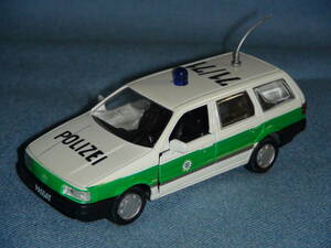 1990年頃古いドイツGAMAガマ1/43VW3代目パサート・バリアント/ワゴンPOLIZEIドイツポリスカー白/緑・美品/箱付