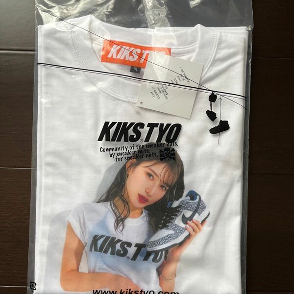 雪平莉佐 x KIKS TYO LOGOTEE コラボ　 M