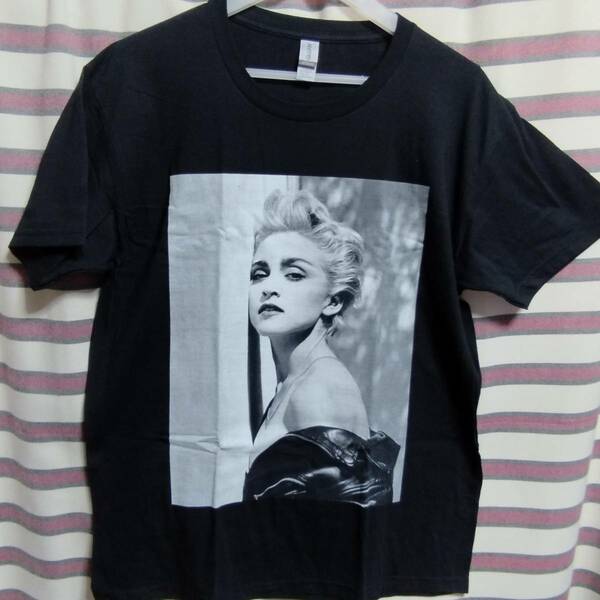 マドンナ MADONNA 『トゥルーブルー（True Blue）』モノクロ BIGプリント Tシャツ★送料無料☆彡新品 　検)水着 SEXY ヌード 美女