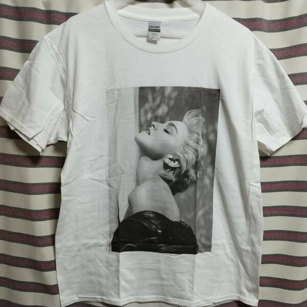 80's マドンナ MADONNA 『トゥルーブルー（True Blue）』モノクロ BIGプリント Tシャツ★送料無料☆彡新品 　検)水着 SEXY ヌード 美女