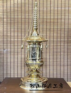 「松山仏具工房出品」舎利入れ　丸塔　真鍮製 全高約56cm