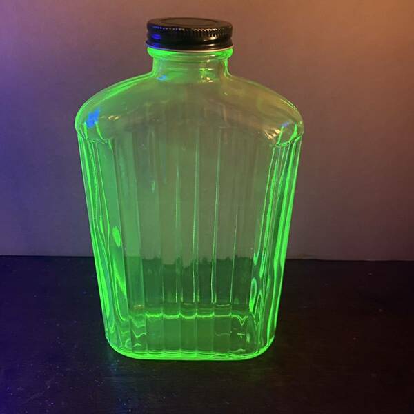 ウラン　ディプレッションガラス　ウォーターボトル　1930s アンティークボトル　ヴィンテージガラス　ウランガラス　瓶
