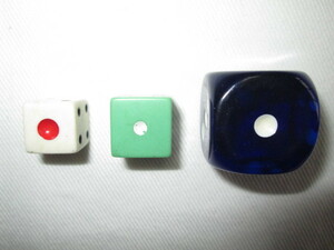 ★中古品 20年以上前 サイコロ 3点 ダイス さいころ 骰子 賽子 白(1.4cm) 緑(1.6cm) 青紫(2.4cm) 半透明 立方体 古い 当時物 レトロ 昭和★