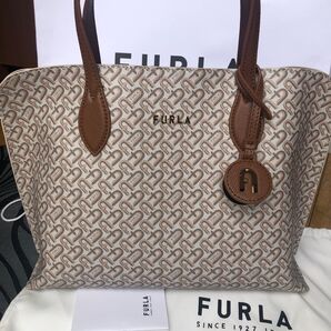 《新品.未使用》 フルラ ヴィットリア モノグラム ハンドバッグ FURLA