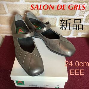 【売り切り!送料無料!】A-317 SALON DE GRES!ストラップパンプス!グレー!24.0cm EEE!天然皮革!メタリック!面ファスナー!!新品!の画像1