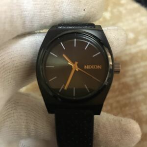 Никсон работал продуктами Quartz 3 Hand Black Dial Leather Band Watch Good Products