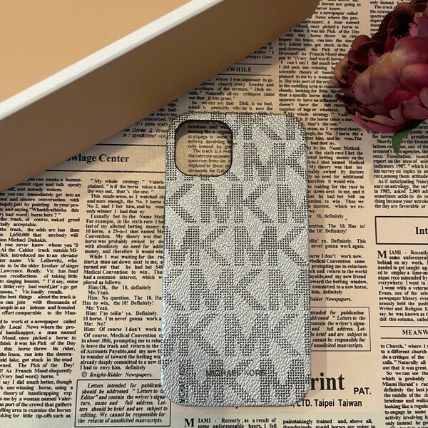 MK-404 MICHAEL KORSのiPhone13 対応ケース