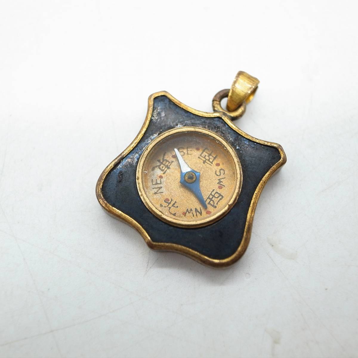 ヤフオク! -「方位磁石ペンダント」の落札相場・落札価格