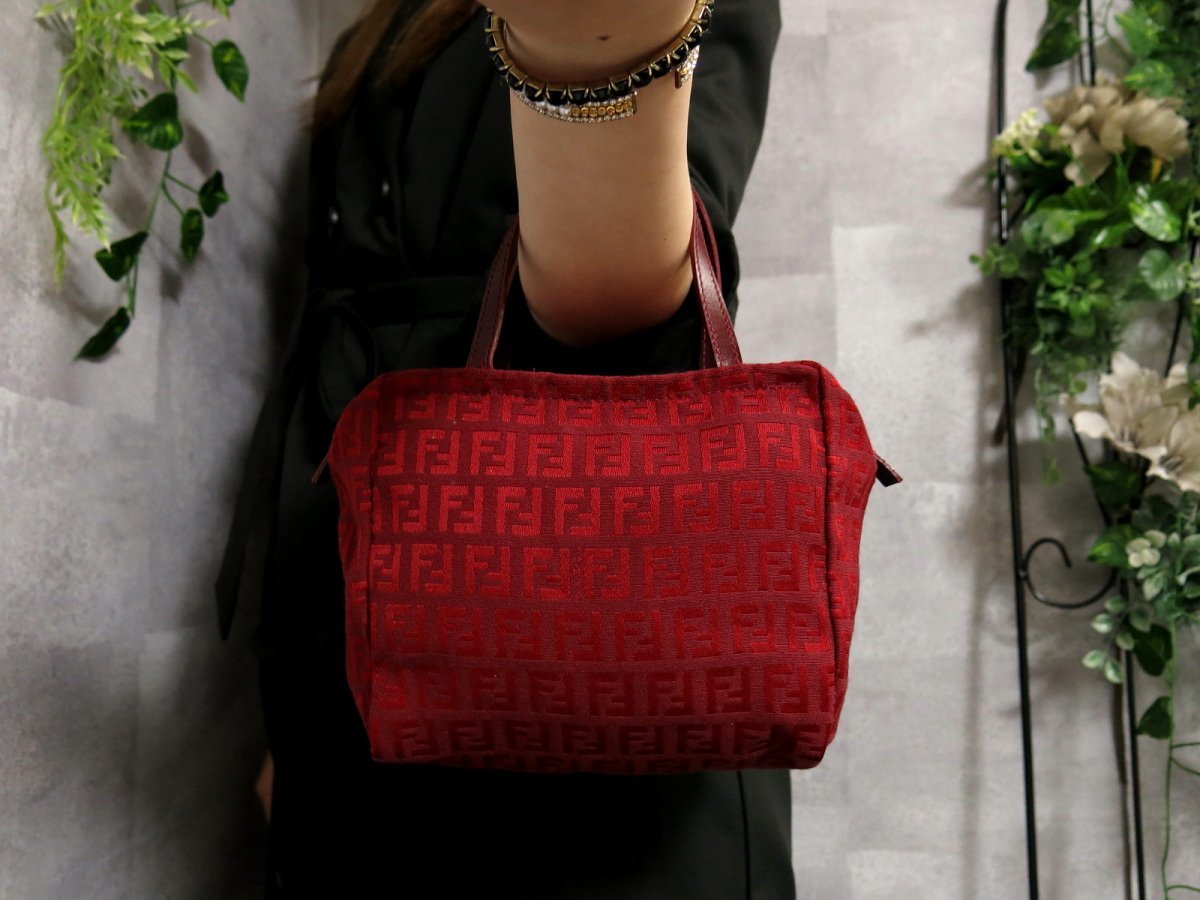 ヤフオク! -「fendi バッグ 赤」の落札相場・落札価格