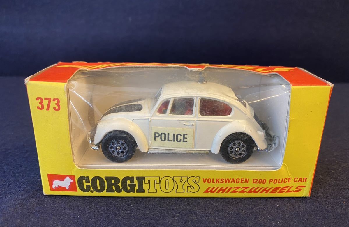 36、CORGI TOYS No.485 SURFING with THE B.M.C. AUSTIN MINICOUTRYMAN