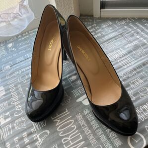 今だけ大幅値引きセール!ブラックエナメルパンプス