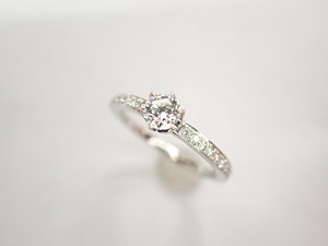 美品 I‐PRIMO アイプリモ Pt900 ダイヤ0.208ct（G-SI1-EXCELLENT H&C) 他ダイヤ計0.10ct デザインリング 指輪