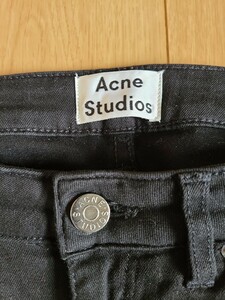 【送料無料】 アクネ ストゥディオズ Acne Studios SKIN 5 BLACK スキニーパンツ デニム テーパード W27 L32 S 黒 ブラック 30D126-133