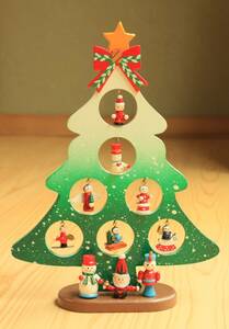  lovely wooden desk Christmas tree 