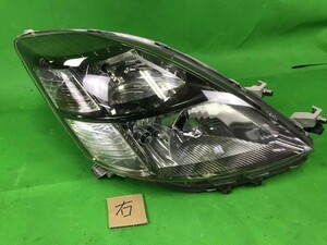 管0111　Ｈ17年　トヨタ　アイシス　プラタナ　ＡＮＭ10Ｗ　ＨＩＤ　ヘッドライト　右