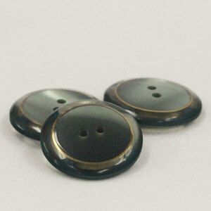 昔のボタン 18ｍｍ １個入 グリーン ポリエステルボタン ANT9092 昭和30年代からの専門店用の高級ボタン