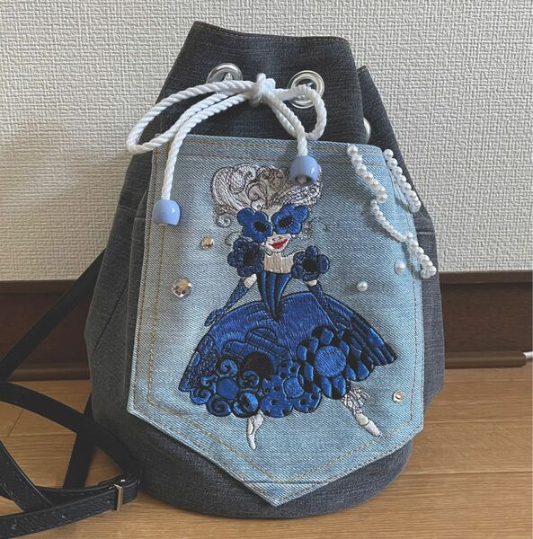 ロラライハリス　丸底巾着バッグ　ショルダーバッグ　ハンドメイド　デニムリメイク