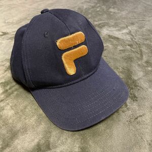 値下げ！美品　FILA キャップ　金　ゴールド　55〜57センチ　メンズ　レディース　キッズ 帽子 ブラック