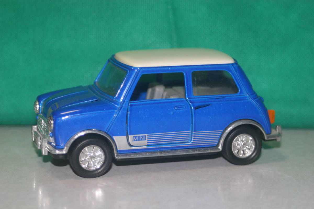 最新な 1/18 ミニクーパー ダイキャストカー レア色 GULFカラー