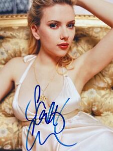 スカーレット・ヨハンソン直筆サイン2Lサイズ写真…Scarlett Johansson…アベンジャーズ…12