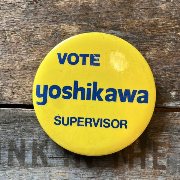 【USA vintage】缶バッジ　VOTE Yoshikawa SUPERVISOR 選挙　キャンペーン　よしかわ　アメリカ　ビンテージ　缶バッチ　缶バッヂ