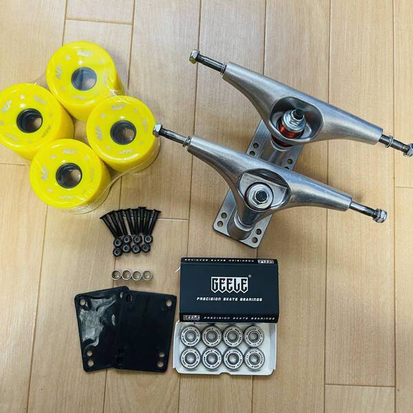 お得 サーフスケート CARVER カーバー CX4同機能トラック 70*51mmソフトウィール ABEC11ベアリング 足回りセット J