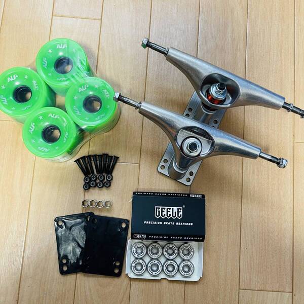 お得 サーフスケート CARVER カーバー CX4同機能トラック 70*51mmソフトウィール ABEC11ベアリング 足回りセット W