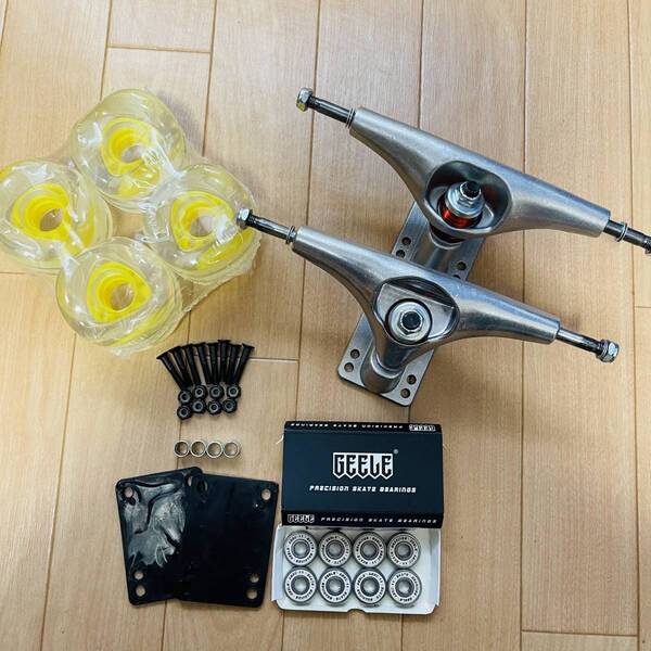 お得 サーフスケート CARVER カーバー CX4同機能トラック 話題の四角ウィール70*51mm ABEC11ベアリング 足回りセット H