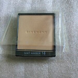 16 Givenchy Matthyme Powder Foundation