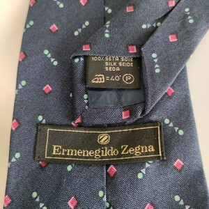 エルメネジルドゼニア(Ermenegildo Zegna)ダークネイビー柄ネクタイ