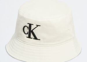 2024新作　日本未発売　Calvin Klein Embroidered Monogram Logo Twill Bucket Hat　本物をお届け!!