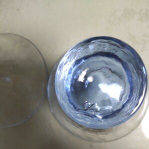冷酒グラス 冷酒盃 ２個セット  手造り ガラス ぐい呑 マリンブルーとスカイブルー 冷酒  工芸作家刻印 未使用 工芸グラスの画像7