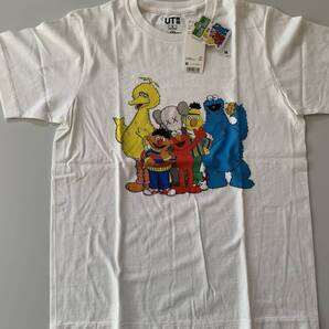 KAWS x セサミストリート UT グラフィック TEE