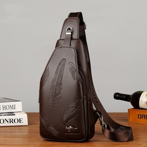 メンズ ボディバッグ レザー 鞄 斜めがけバッグ 軽量 通勤 ビジネス ２色選択可 ブラウン