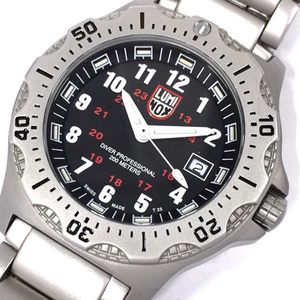 ルミノックス 腕時計 SERIES 8400 デイト DIVER PROFESSIONAL 200m 黒文字盤 クォーツ メンズ 稼働 付属品有り
