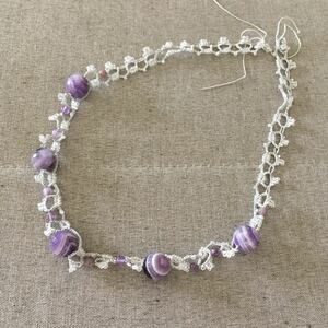 Art hand Auction Halskette aus Occhi-Spitze, Occhi-Spitze, Spitzenstricken, handgefertigt, Naturstein, handgefertigt, Amethyst, lila, Handgefertigt, Accessoires (für Damen), Halskette, Anhänger, Halsband