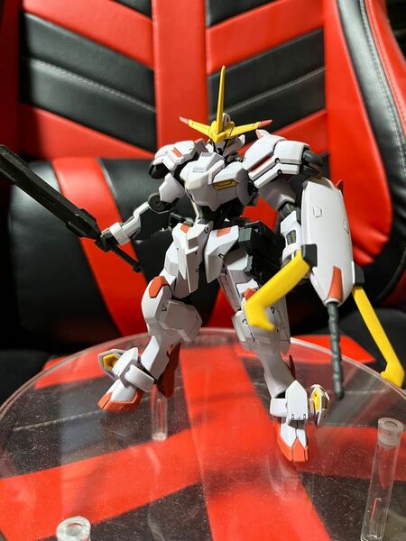 HG1/144鉄血のオルフェンズ　ガンダム端白星プラモデル完成品