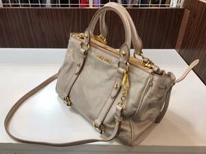 miu miu ミュウミュウ レザーハンドバッグ 2way ショルダーストラップ ベージュ JS-357872