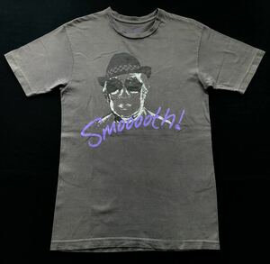 アンビギュアス Smooooth! Tシャツ カリフォルニア USA ブランド　　AMBIGUOUS スリムフィット TEE 柳7425