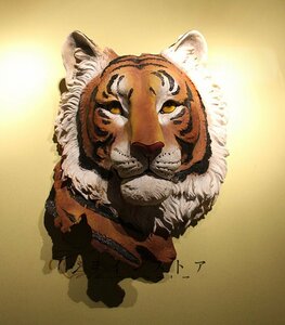 Art hand Auction Cabeza de animal Tigre Objeto para colgar en la pared Decoración de la pared Resina Hecho a mano Animal Decoración de la pared interior Sala de estar Entrada Artículos diversos, Accesorios de interior, ornamento, étnico