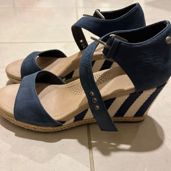 UGG サンダル 23センチ 美品