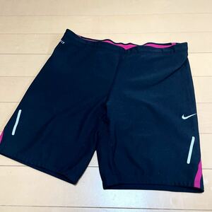 NIKE ショートパンツ　ドライフィット　Lサイズ　ウィメンズ　黒×濃ピンクライン