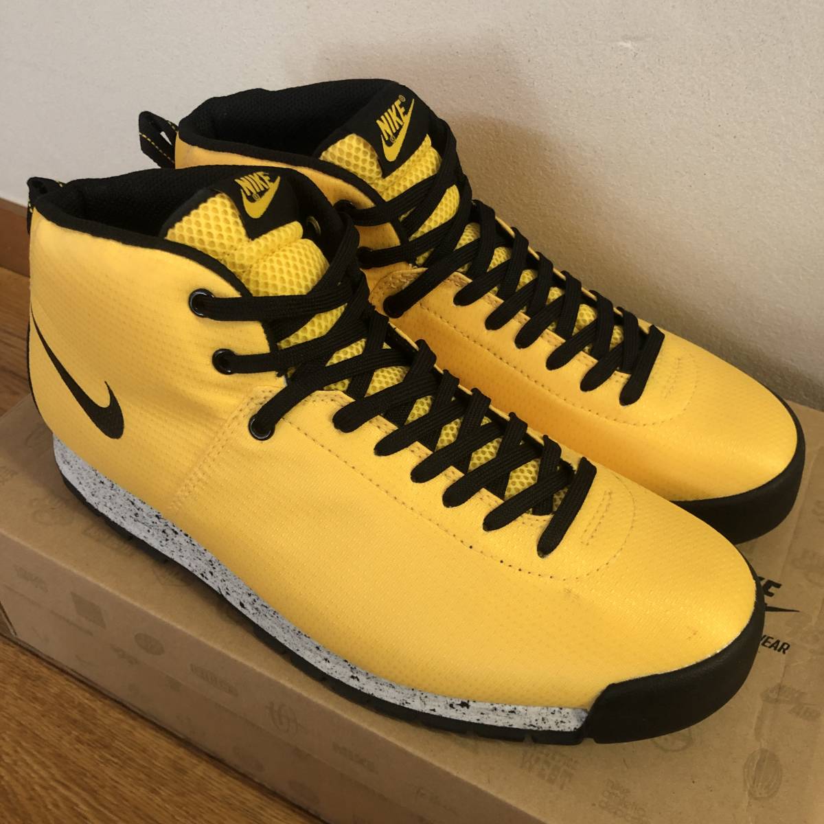 極美品 NIKE エアマグマ 未使用品 24.5 型番370921ー701-